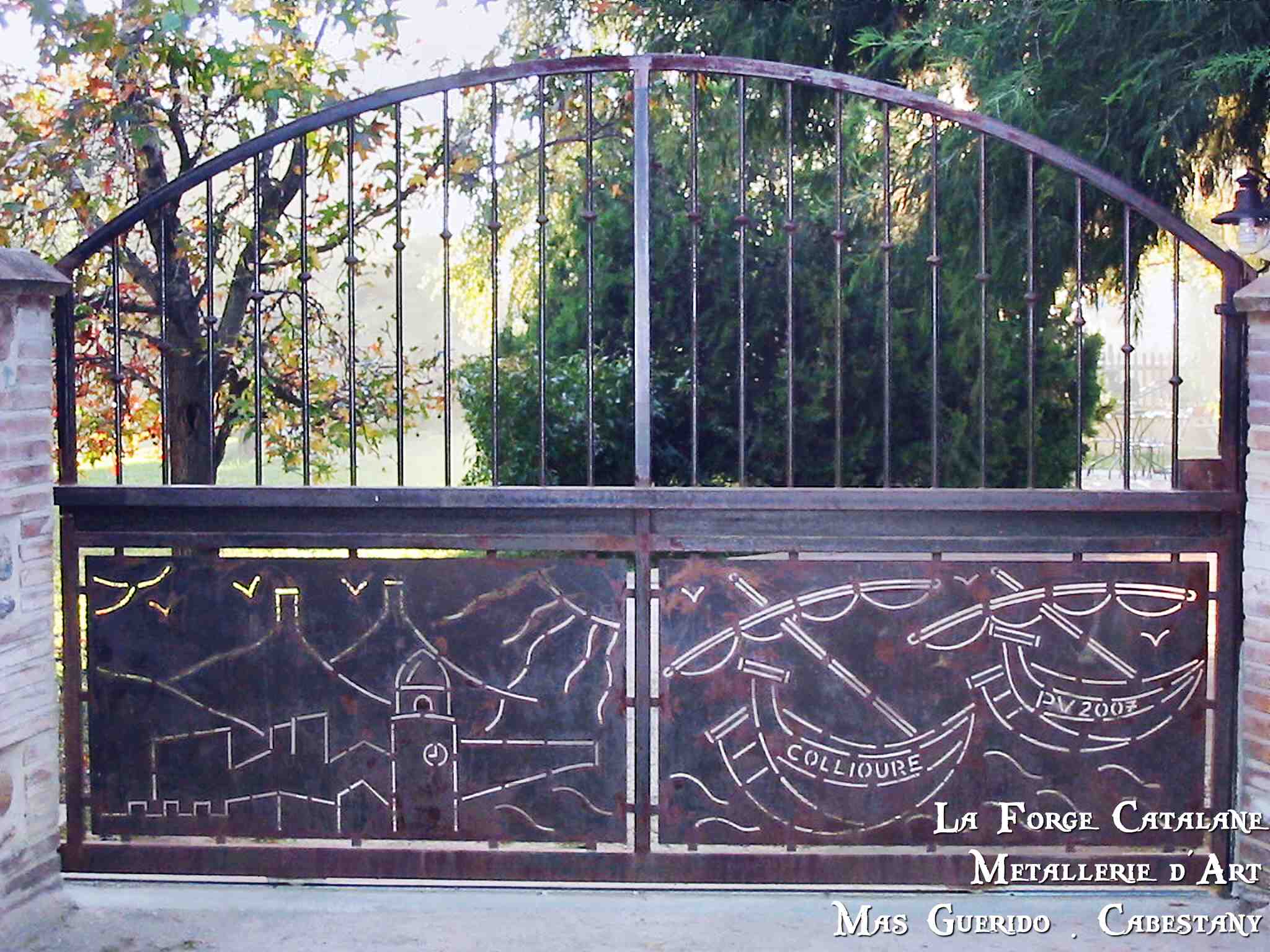 Portail tole decoupe laser motif personnalise collioure  forge catalane.jpg